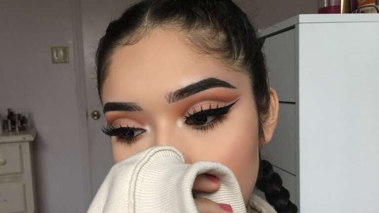 How to Achieve a Naturally Defined Cut Crease: A Step-by-Step Guide