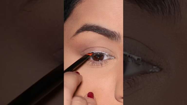 Easy Steps to Apply False Eyelashes Perfectly Every Time!