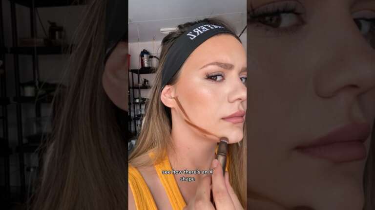 Mastering Natural-Looking Jawline Contouring: A Journey of Makeup Transformation