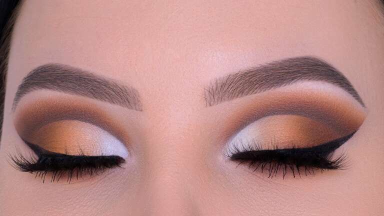 Effortlessly Perfect: A Step-by-Step Guide to Creating a Flawless Brown Smokey Cut Crease