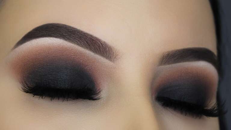 Effortlessly Elegant: A Classic Black Smokey Eye Tutorial for a Natural Look