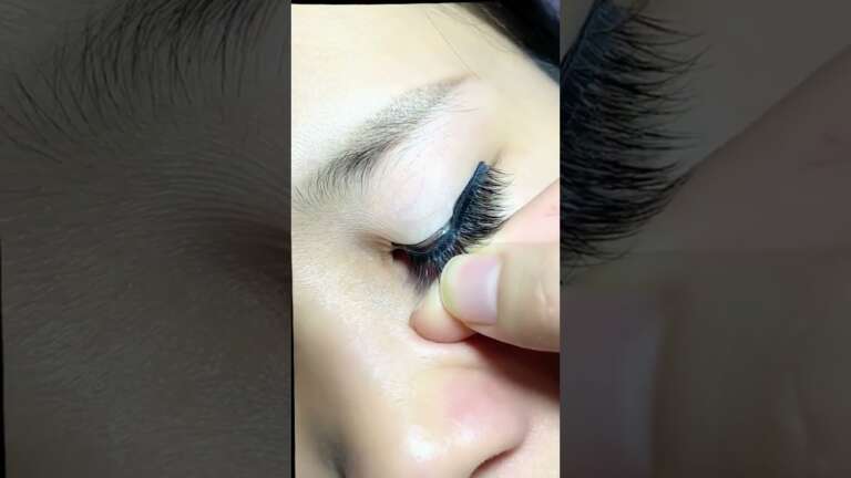 Experience Instant Glamour with Glue-Free False Eyelashes: Ready to Try?