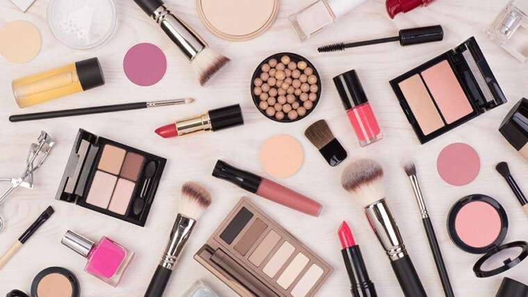 Master the Art of Makeup: Expert Tips, Tricks, and Trends for Glamorous Beauty Enthusiasts