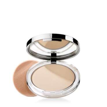 We Review Clinique Stay-Matte Powder: Our Go-To for Oily Skin