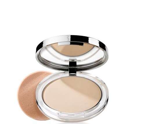 We Review Clinique Stay-Matte Powder: Our Go-To for Oily Skin