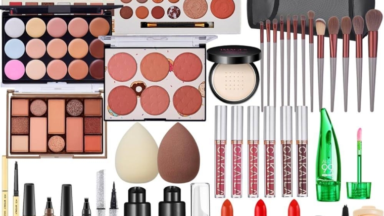 Master the Art of Makeup: Expert Tips and Tricks for Glamorous Looks!